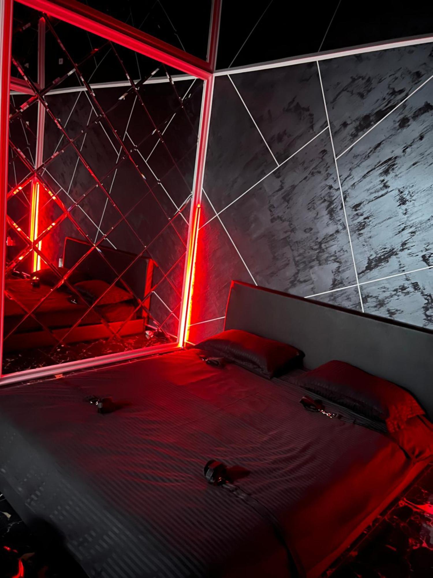 Adult Only Fantasy Room Bucareste Exterior foto